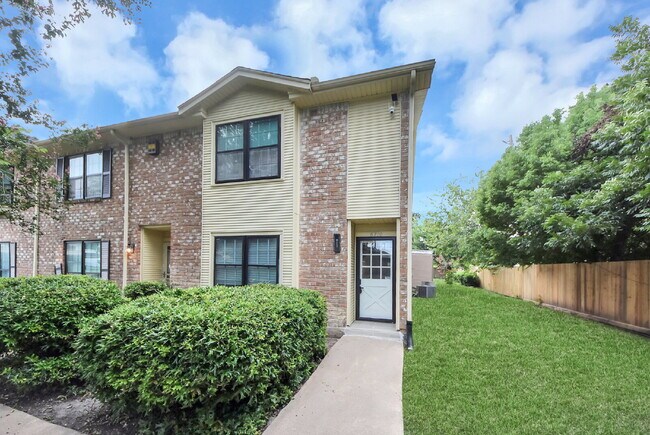 Building Photo - 6710 Biggs Ct