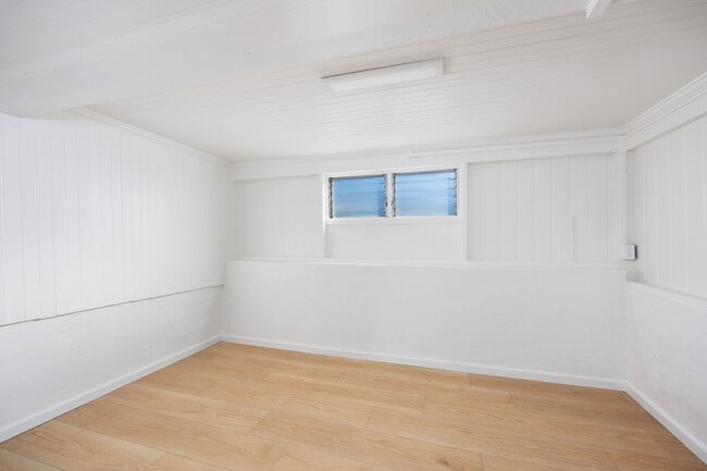 Building Photo - Newly Renovated Waialua Home on 1 Acre w/ Mountain Views – Pets Welcome