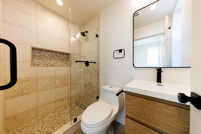Building Photo - LUXURY in Prime Culver City