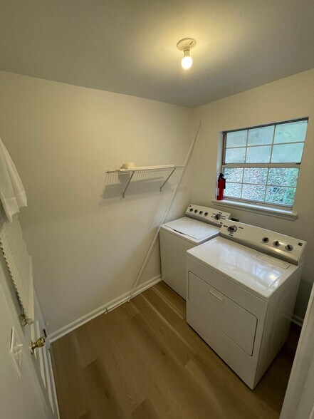 Laundry Room - 1936 Ashmore Ave