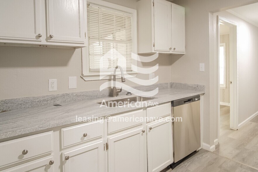 Building Photo - 6316 E 4th Terrace