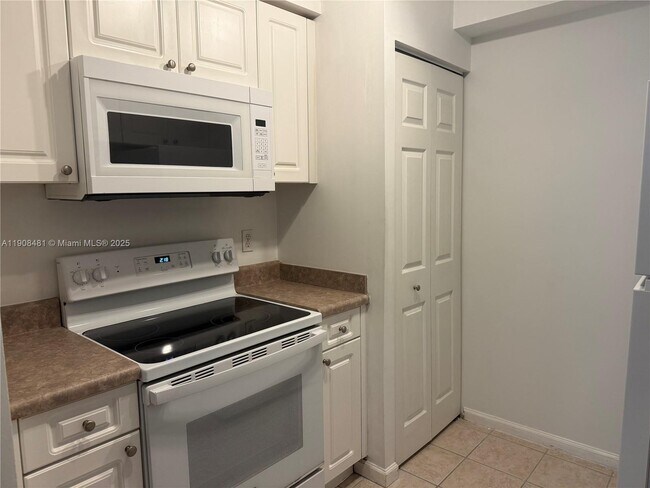 Building Photo - 17100 N Bay Rd