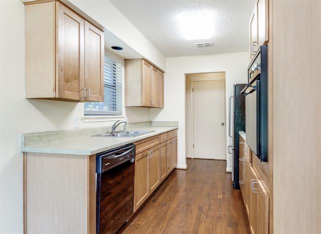 Building Photo - 10350 Country Club Dr
