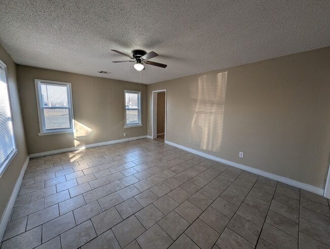 Building Photo - 3 Bedroom House in Pryor