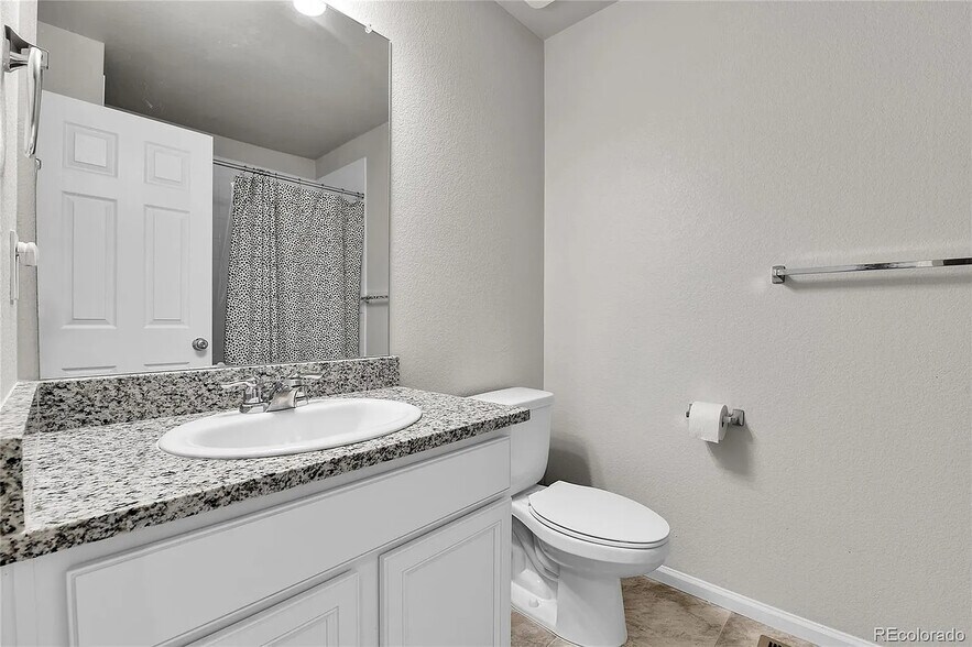 Building Photo - 6459 N Dunkirk St