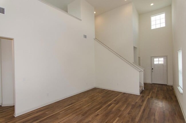 Building Photo - 409 Otto Ave