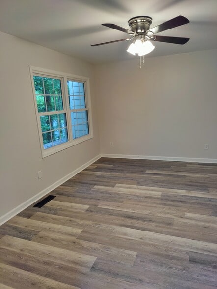 Building Photo - 715 Twin Brooks Ct SE