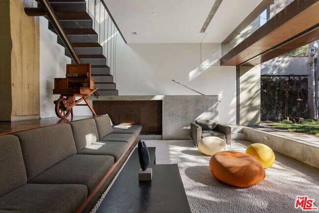 Building Photo - 615 Woodlawn Ave