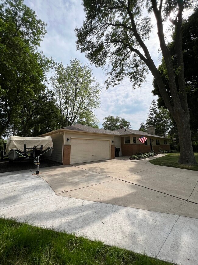 Building Photo - 12525 W Joliet Cir