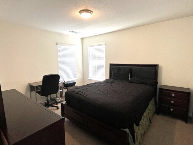 Building Photo - Wonderful 4 Bedroom/2 Bathroom with a Loft and Study in Whispering Pines!