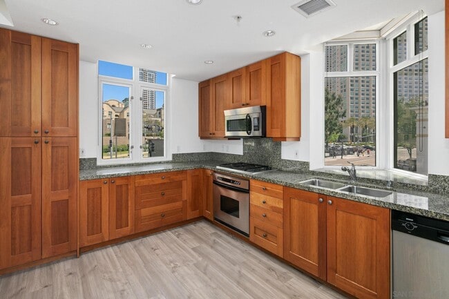 Building Photo - 680 Kettner Blvd
