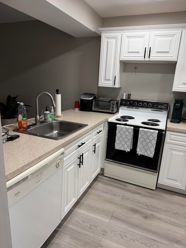 Building Photo - 2613 Nassau Bend