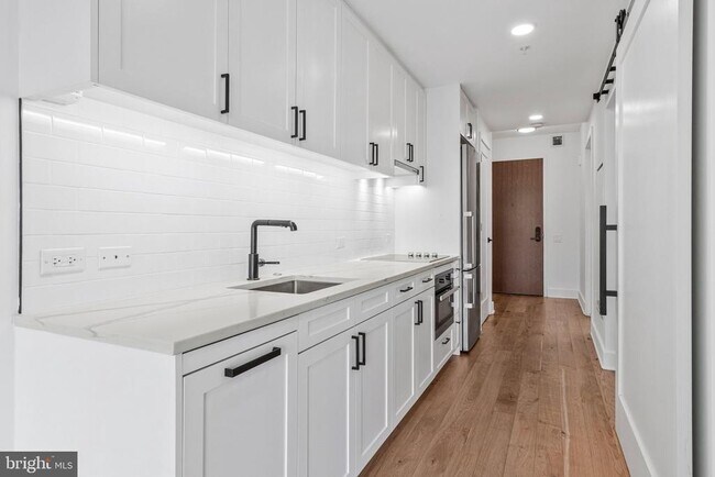 Building Photo - 1211 Van St SE