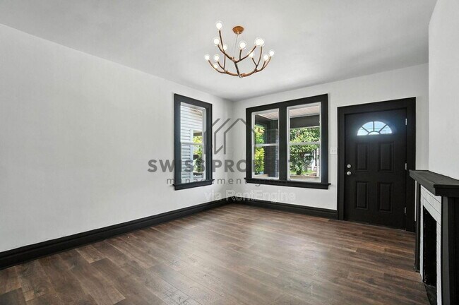 Building Photo - 889 E Livingston Ave