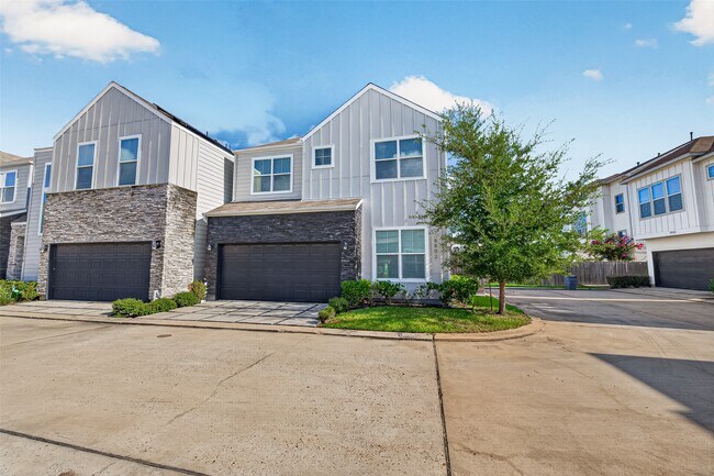 Building Photo - 8802 Hollister Pine Ct