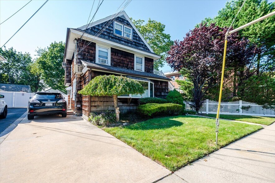 Building Photo - 48 Davison Pl