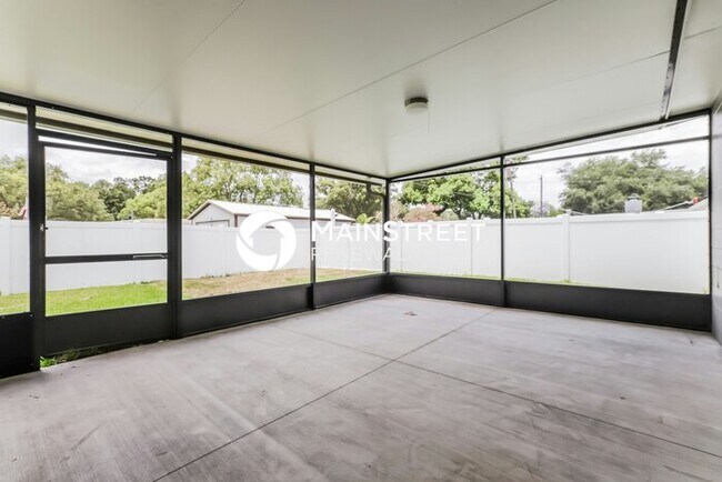 Building Photo - 3 Bedroom Pet-Friendly Home in BRANDON, FL with Main Street Renewal