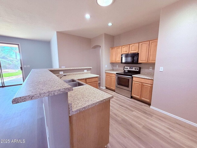 Building Photo - 2061 E Bellerive Pl