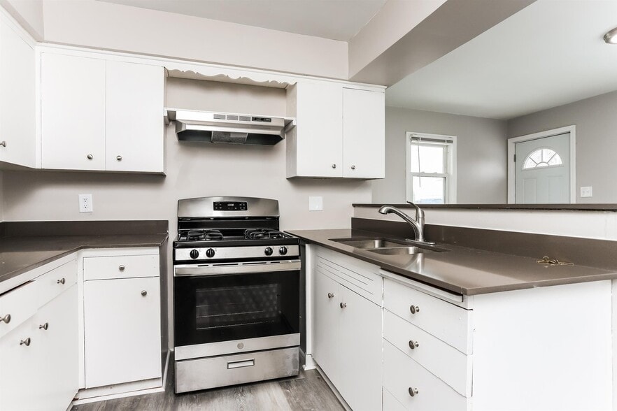 Building Photo - 1201 S 14th St