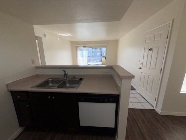 Building Photo - 8070 W Russell Rd