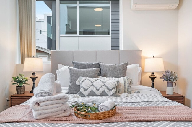 Building Photo - 34 W Cremona St