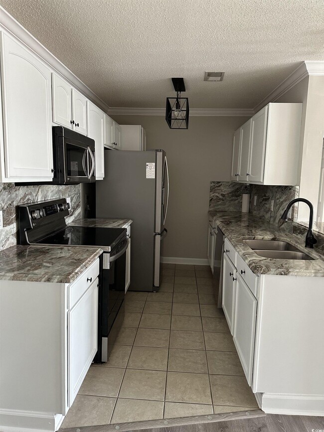 Building Photo - 4390 Daphne Ln