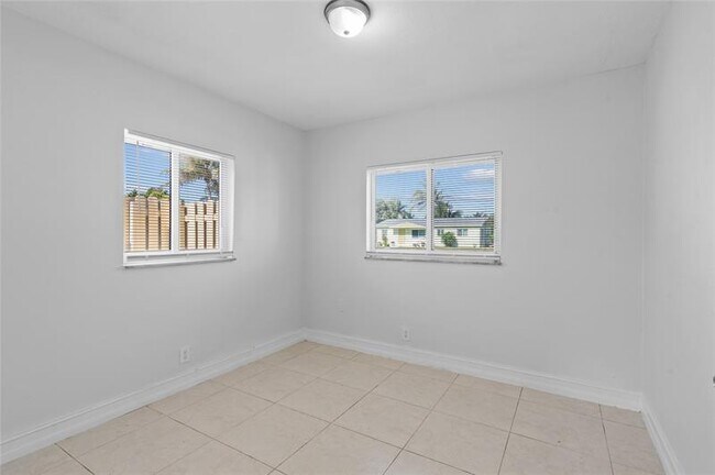Building Photo - 1030 SW 6th Way