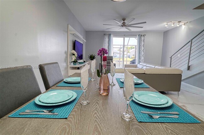 Building Photo - 1261 Presidio Dr