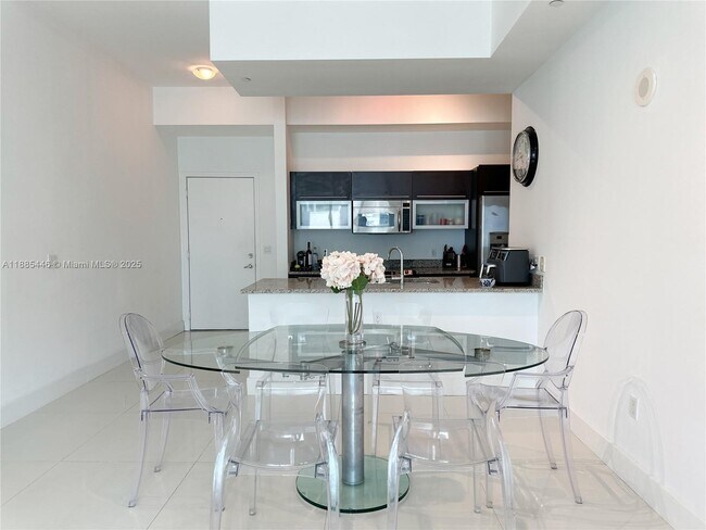Building Photo - 950 Brickell Bay Dr