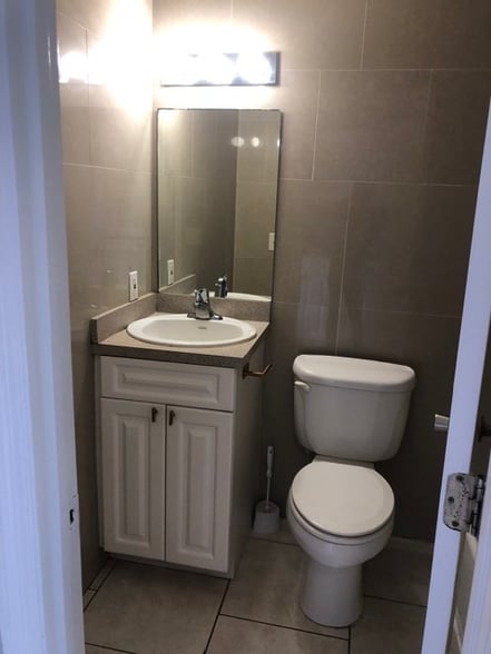 Building Photo - 922 Courting Ln