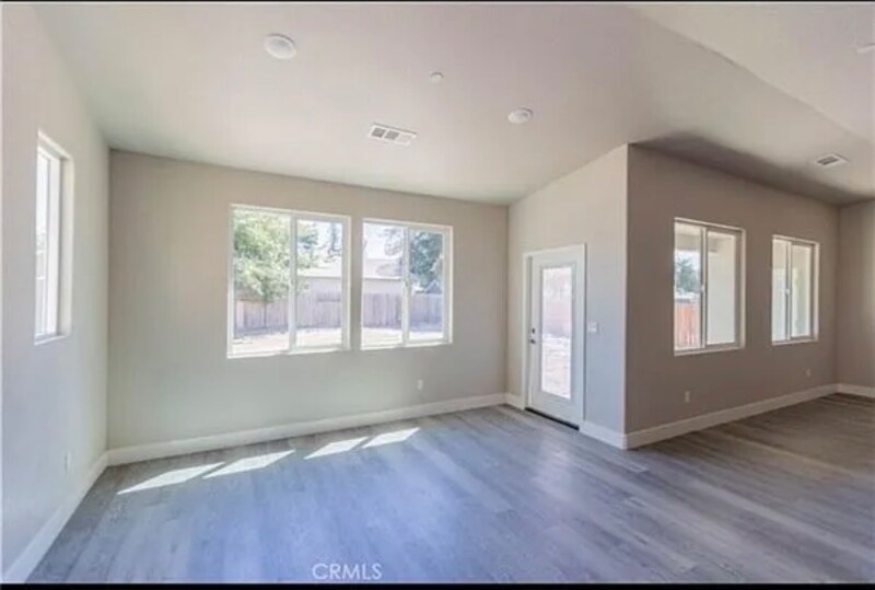 Building Photo - 630 E Juniper Ave