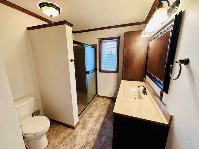 Building Photo - Stunning 6-Bedroom Corner-Lot Home w/ Luxury Finishes & Entertainer’s Layout