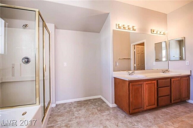 Building Photo - 348 Lakewood Garden Dr