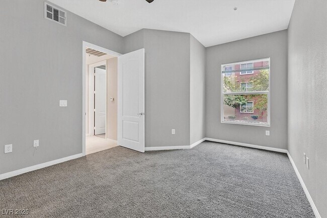 Building Photo - 56 E Serene Ave