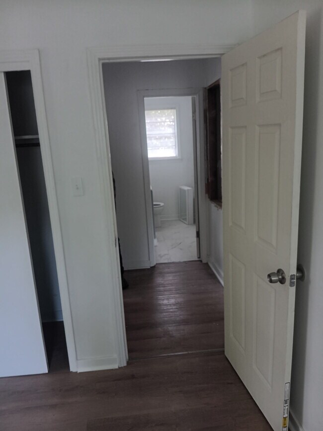 Building Photo - Teresa