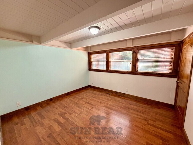 Building Photo - 702 College Dr