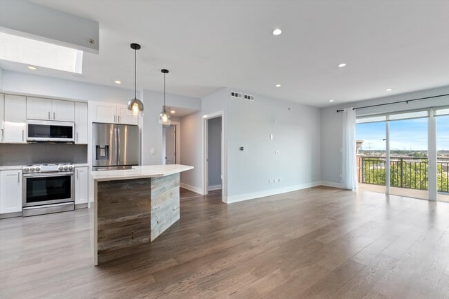 Building Photo - 635 Perrie Dr