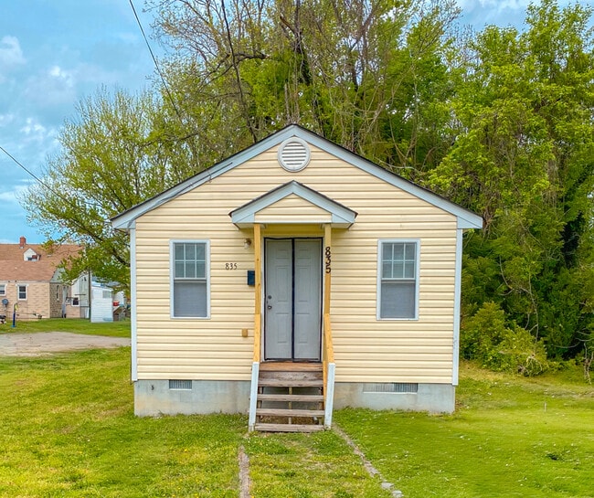 Primary Photo - 835 Gladstone St