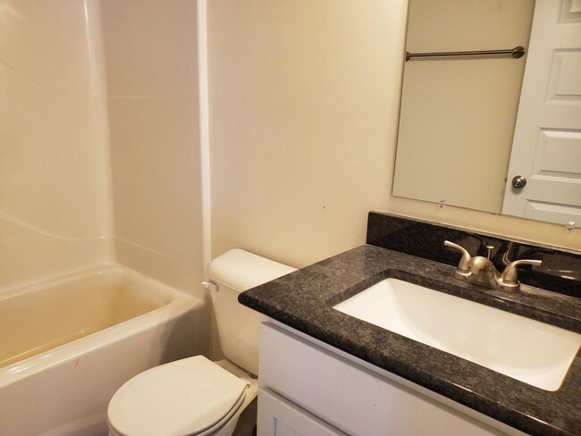 Building Photo - Blackstone Modern Townhouse-Convenient to ...