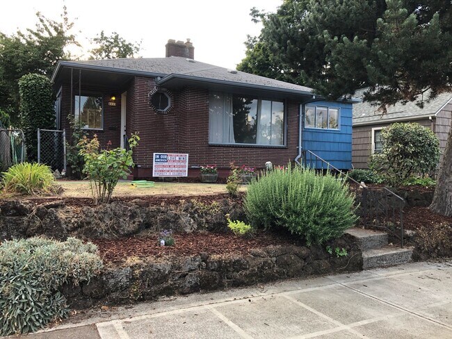 Building Photo - 6933 N Williams Ave