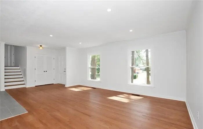 Building Photo - 2710 Fordham Dr