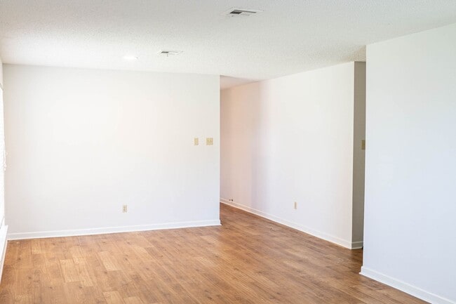 Building Photo - 6508-6510 Alford