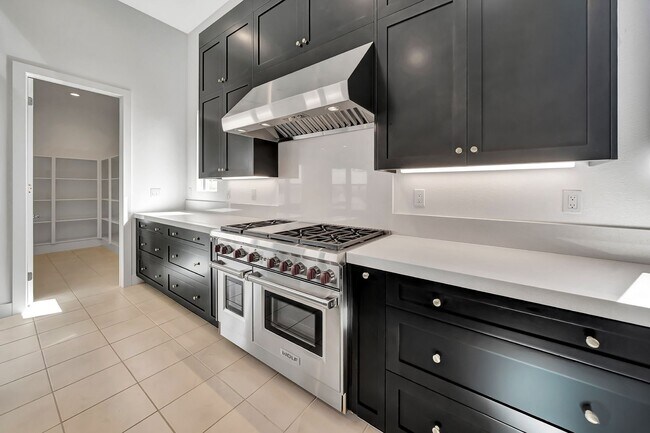 Building Photo - 30000 N Camino los Robles