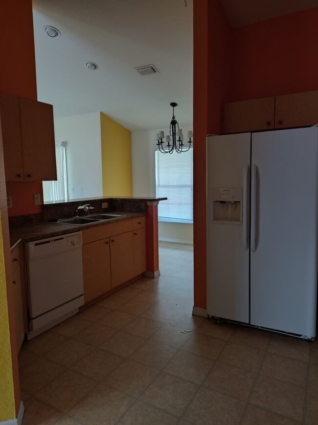 Building Photo - Inviting 3 Bedroom, 2 Bath Home in Desirab...