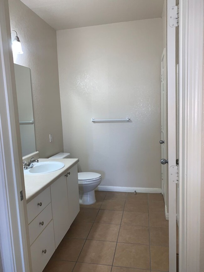 Building Photo - 2x2 Spacious, updated 5th floor unit with ...