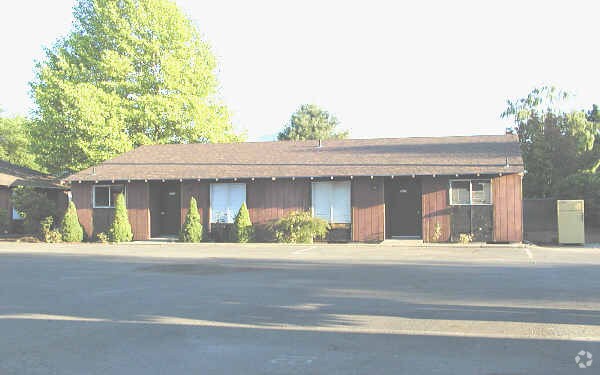 Primary Photo - 501 N Cedar St