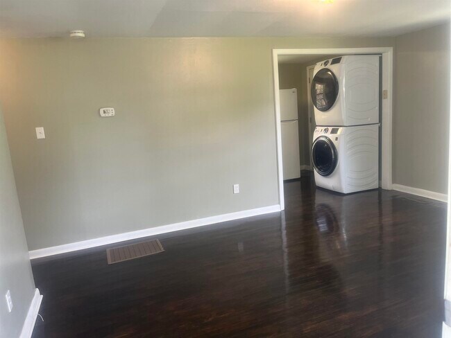 Building Photo - 179 Smith Ln