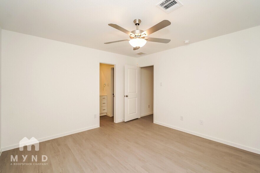Building Photo - 2640 Mistwood Dr