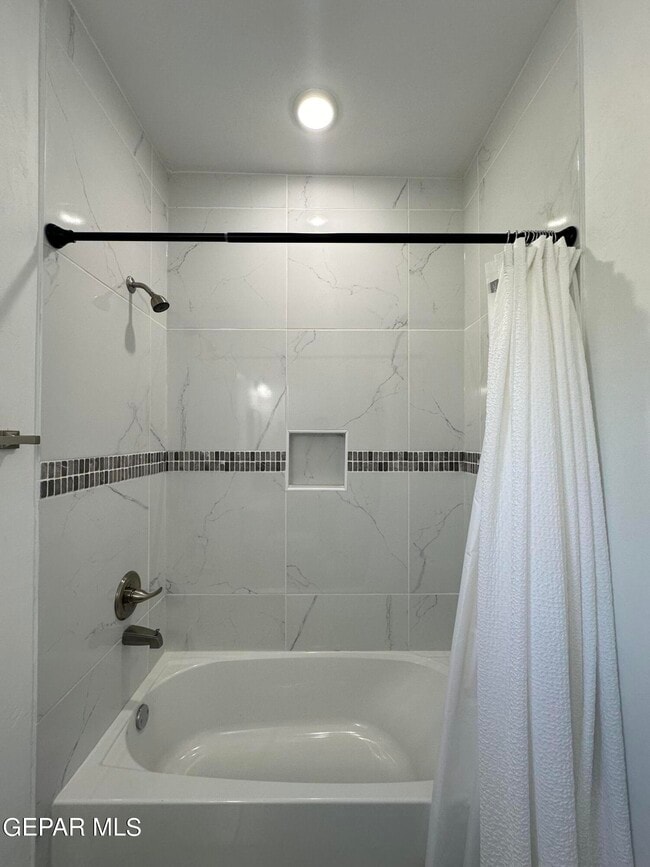 Building Photo - 6315 Escondido Dr