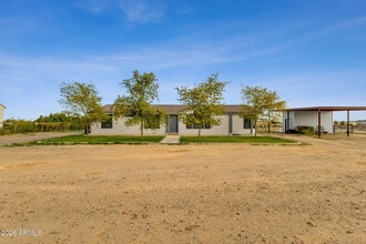 Building Photo - 851 W Quail Cir